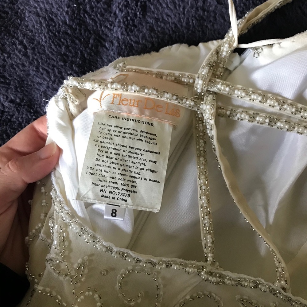 Fleur de Lis Vintage Wedding Dress - Picture 9 of 9